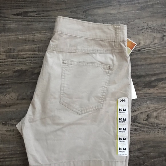 Khaki shorts - Picture 2 of 2